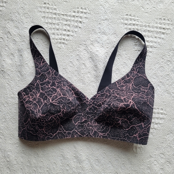 Lululemon Like Nothing Cupped Light Support Back Clasped Bra- Rose Black - Picture 1 of 7